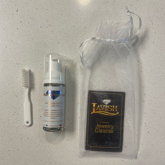 Gorgeous engagement ring! - Picture 6 of 7